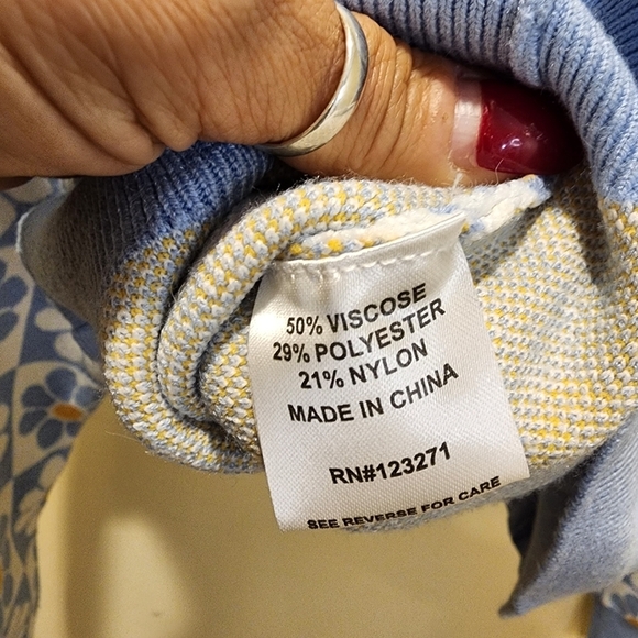 Stella Tweed Y2K Daisy Print V neck button Down Crop sweater size M - Picture 9 of 10